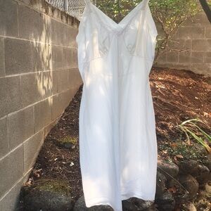 Vintage 1960’s 1970’s Lorraine full slip lingerie size 38 medium
